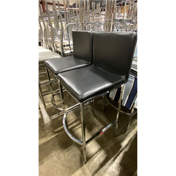 PAIR OF BLACK PADDED CHROME METAL FRAMED BAR CHAIRS 30"H