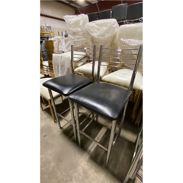 PAIR OF BLACK PADDED CHROME METAL FRAMED SLAT BACK BAR CHAIRS 30"H