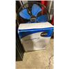 Image 4 : 3 SEVILLE CLASSICS SILVER OSCILLATING TOWER FANS