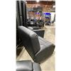 Image 3 : BLACK LEATHER POWER RECLINER WITH POWER CABLE