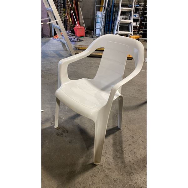 STACK OF 25 WHITE PLASTIC RUBBERMAID OUTDOOR SOLID BACK EVENT STACKING CHAIRS