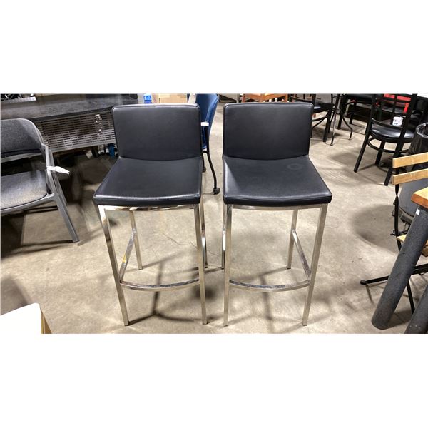 PAIR OF BLACK PADDED CHROME METAL FRAMED BAR CHAIRS 31"H