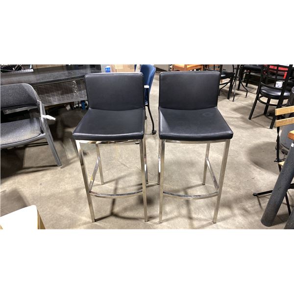 PAIR OF BLACK PADDED CHROME METAL FRAMED BAR CHAIRS 31"H
