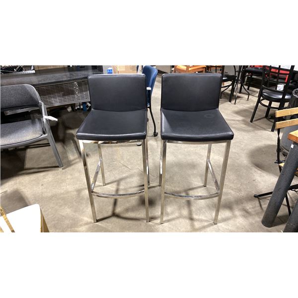 PAIR OF BLACK PADDED CHROME METAL FRAMED BAR CHAIRS 31"H