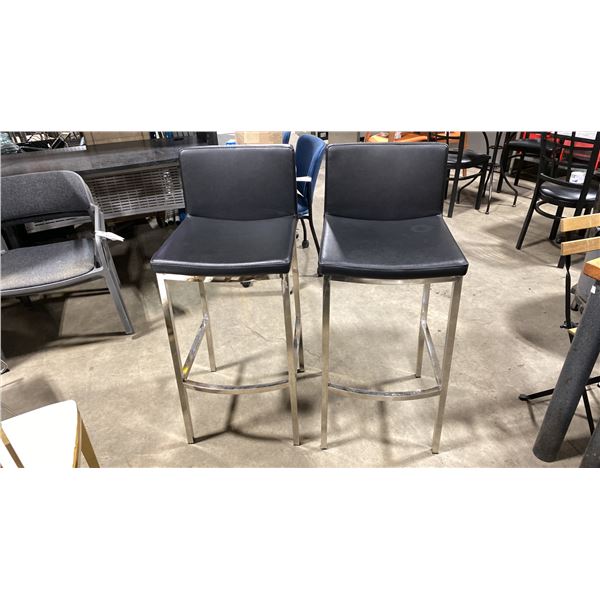 PAIR OF BLACK PADDED CHROME METAL FRAMED BAR CHAIRS 31"H