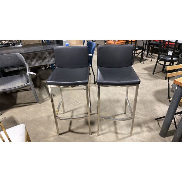 PAIR OF BLACK PADDED CHROME METAL FRAMED BAR CHAIRS 31"H