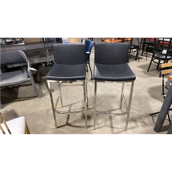PAIR OF BLACK PADDED CHROME METAL FRAMED BAR CHAIRS 31"H