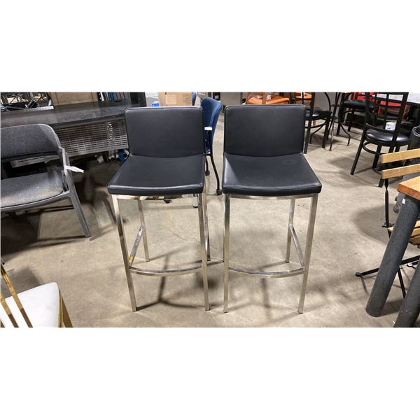 PAIR OF BLACK PADDED CHROME METAL FRAMED BAR CHAIRS 31"H