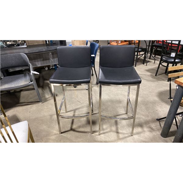 PAIR OF BLACK PADDED CHROME METAL FRAMED BAR CHAIRS 31"H