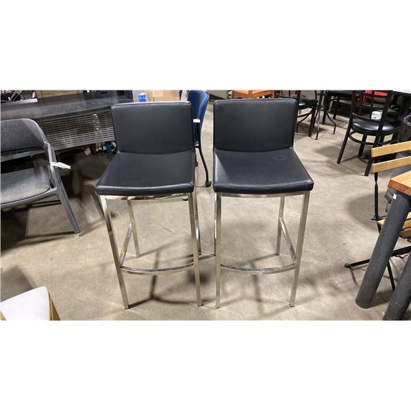 PAIR OF BLACK PADDED CHROME METAL FRAMED BAR CHAIRS 31"H
