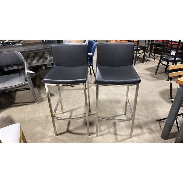 PAIR OF BLACK PADDED CHROME METAL FRAMED BAR CHAIRS 31"H