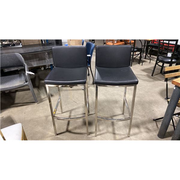 PAIR OF BLACK PADDED CHROME METAL FRAMED BAR CHAIRS 31"H