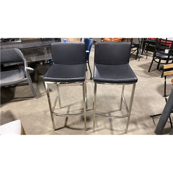 PAIR OF BLACK PADDED CHROME METAL FRAMED BAR CHAIRS 31"H