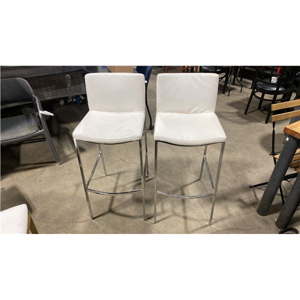 PAIR OF WHITE PADDED CHROME METAL FRAMED BAR CHAIRS 31"H