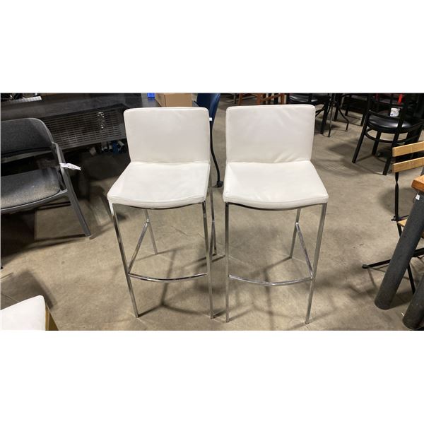 PAIR OF WHITE PADDED CHROME METAL FRAMED BAR CHAIRS 31"H