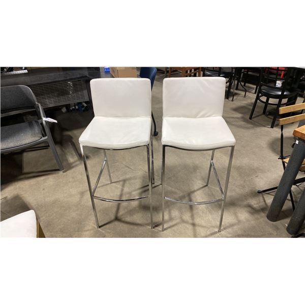 PAIR OF WHITE PADDED CHROME METAL FRAMED BAR CHAIRS 31"H