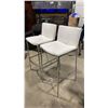 Image 2 : PAIR OF WHITE PADDED CHROME METAL FRAMED BAR CHAIRS 31"H
