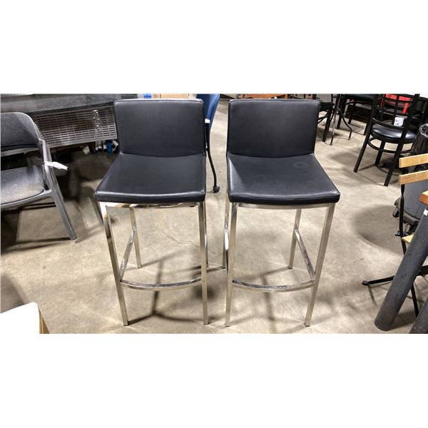 PAIR OF BLACK PADDED CHROME METAL FRAMED BAR CHAIRS 31"H