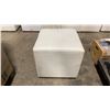 Image 2 : SHELF OF 10 WHITE VINYL COMMERCIAL EVENT DISPLAY CUBES / OTTOMANS