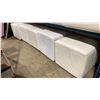 Image 3 : SHELF OF 10 WHITE VINYL COMMERCIAL EVENT DISPLAY CUBES / OTTOMANS