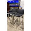 Image 2 : PAIR OF BLACK PADDED CHROME METAL FRAMED BAR CHAIRS 31"H