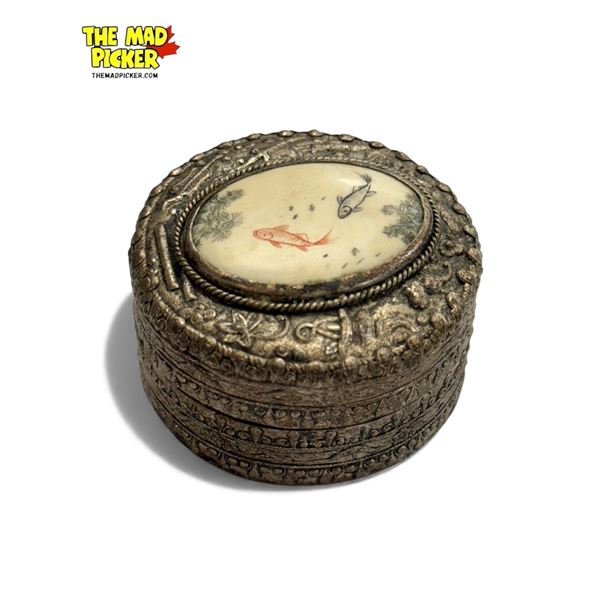 Vintage Scrimshaw Inlaid Pill Box