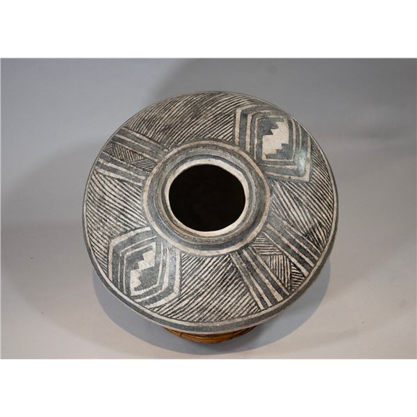 Anasazi Mesa Verde Black-on-White Kiva Jar with Lid, Ca 1100 - 1280