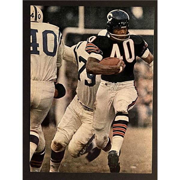 NFL Hall of Famer Chicago Bears Gale Sayers Magazine Page