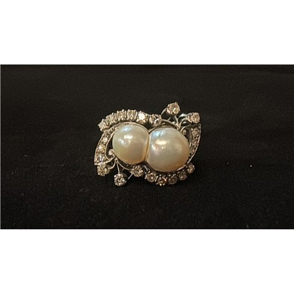 APPROX 14K LADIES RING SET WITH TWIN PEARL & DIAMONDS (.015-.03CT, 6.1G)