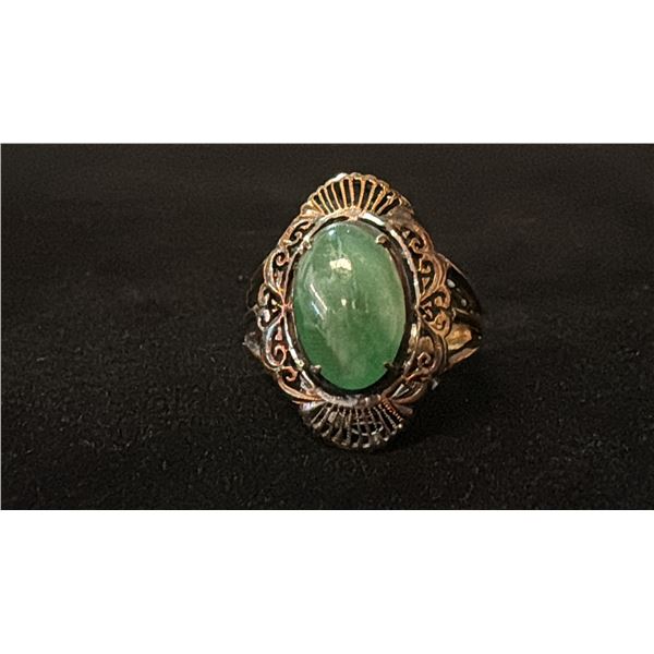 APPROX 14K LADIES RING SET WITH JADEITE (5.4G)