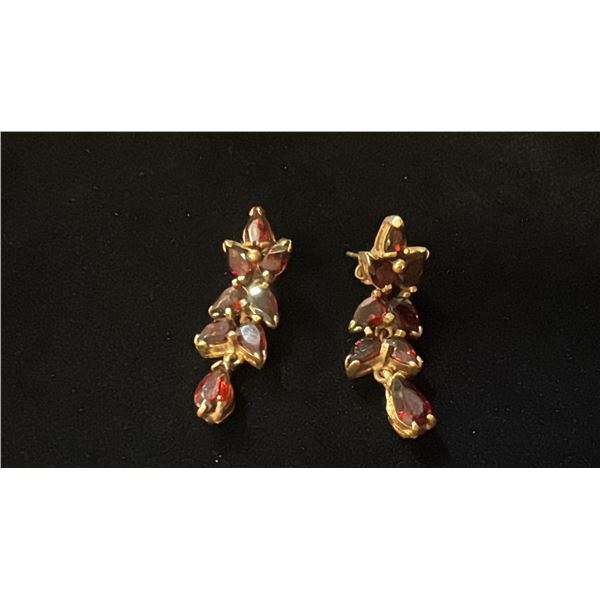 PAIR APPROX 14K EARRINGS SET WITH GARNETS (6G)