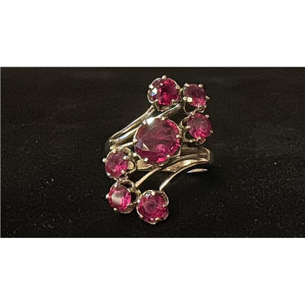 APPROX 10K LADIES RING SET WITH RUBIES (4.3G)