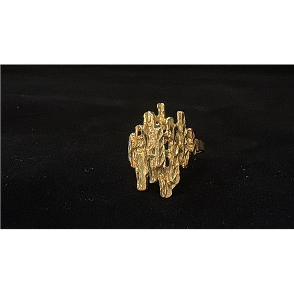 APPROX 10K LADIES RING (3.9G)