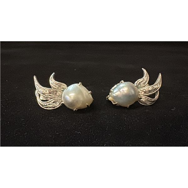 PAIR APPROX 10K EARRINGS SET WITH PEARLS (6.4G)