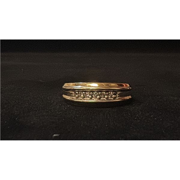 APPROX 10K MENS RING SET WITH DIAMONDS (5.6G)