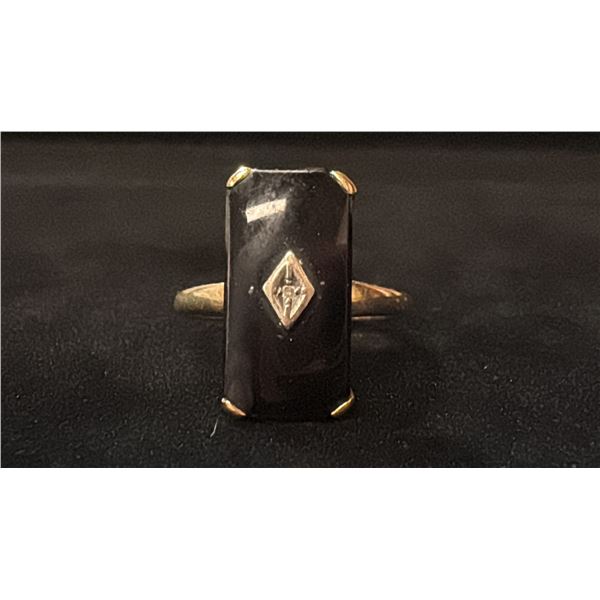 APPROX 10K LADIES RING SET WITH ONYX & DIAMONDS (4.7G)