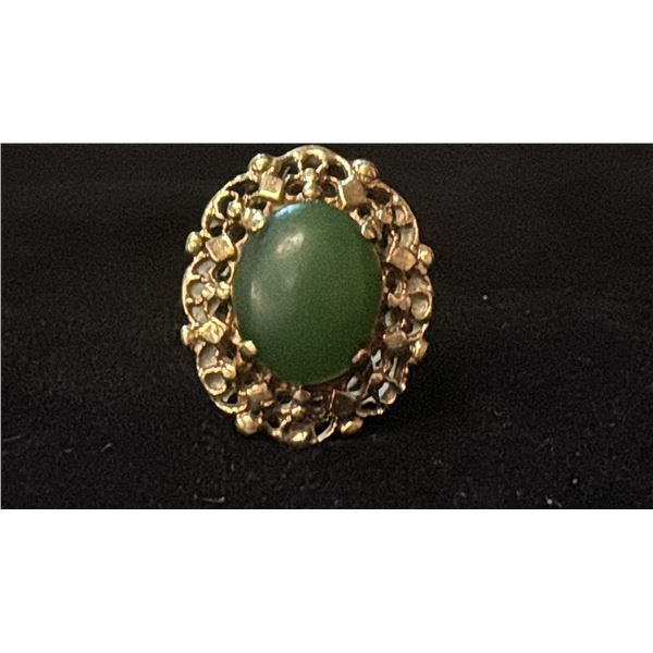 APPROX 10K LADIES RING SET WITH JADE (4.9G)