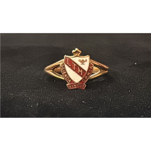 APPROX 10K LADIES COLLEGE RING (3.1G)