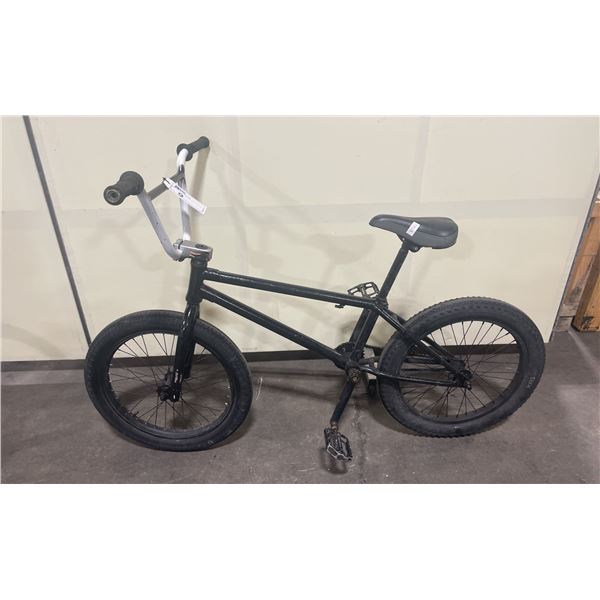 BLACK / WHITE NO NAME SINGLE SPEED BMX BIKE