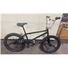 Image 2 : BLACK / WHITE NO NAME SINGLE SPEED BMX BIKE