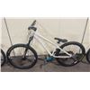 Image 1 : WHITE NO NAME 9 SPEED FRONT SUSPENSION MOUNTAIN BIKE