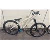Image 2 : WHITE NO NAME 9 SPEED FRONT SUSPENSION MOUNTAIN BIKE