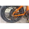 Image 6 : Y20 ORANGE ELECTRIC FOLDABLE E-BIKE WITH CHARGER - 75 KM RANGE, HYDRAULIC DISC BRAKES, 7 LEVELS,