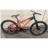 Image 2 : 2 BIKES: DIAMONDBACK ORANGE 7 SPEED FRONT SUSPENSION MOUNTAIN BIKE, RALEIGH SPORTS GREY 21 SPEED