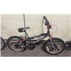 Image 2 : 2 BIKES: KENT AGITATOR SINGLE SPEED CHILDREN'S BIKE & STRIDER GREEN CHILDREN'S GLIDER BIKE