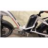 Image 2 : RAD POWER BIKES RIDE RAD WHITE  7 SPEED FRONT SUSPENSION ELECTRIC BIKE WITH FULL DISC BRAKES