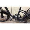 Image 2 : BLACK  6 SPEED FRONT SUSPENSION ELECTRIC BIKE WITH FULL DISC BRAKES
