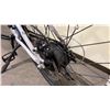 Image 5 : NCM MOSCOW PLUS 48V WHITE  24 SPEED FRONT SUSPENSION ELECTRIC BIKE WITH FULL DISC BRAKES