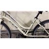 Image 2 : CCM ANNETTE BEIGE 7 SPEED MOUNTAIN BIKE