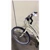 Image 3 : CCM ANNETTE BEIGE 7 SPEED MOUNTAIN BIKE